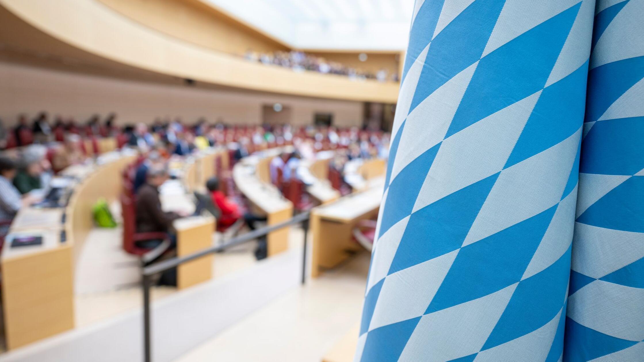 Wassercent und Drohnenabwehr - Landtag winkt Gesetze durch