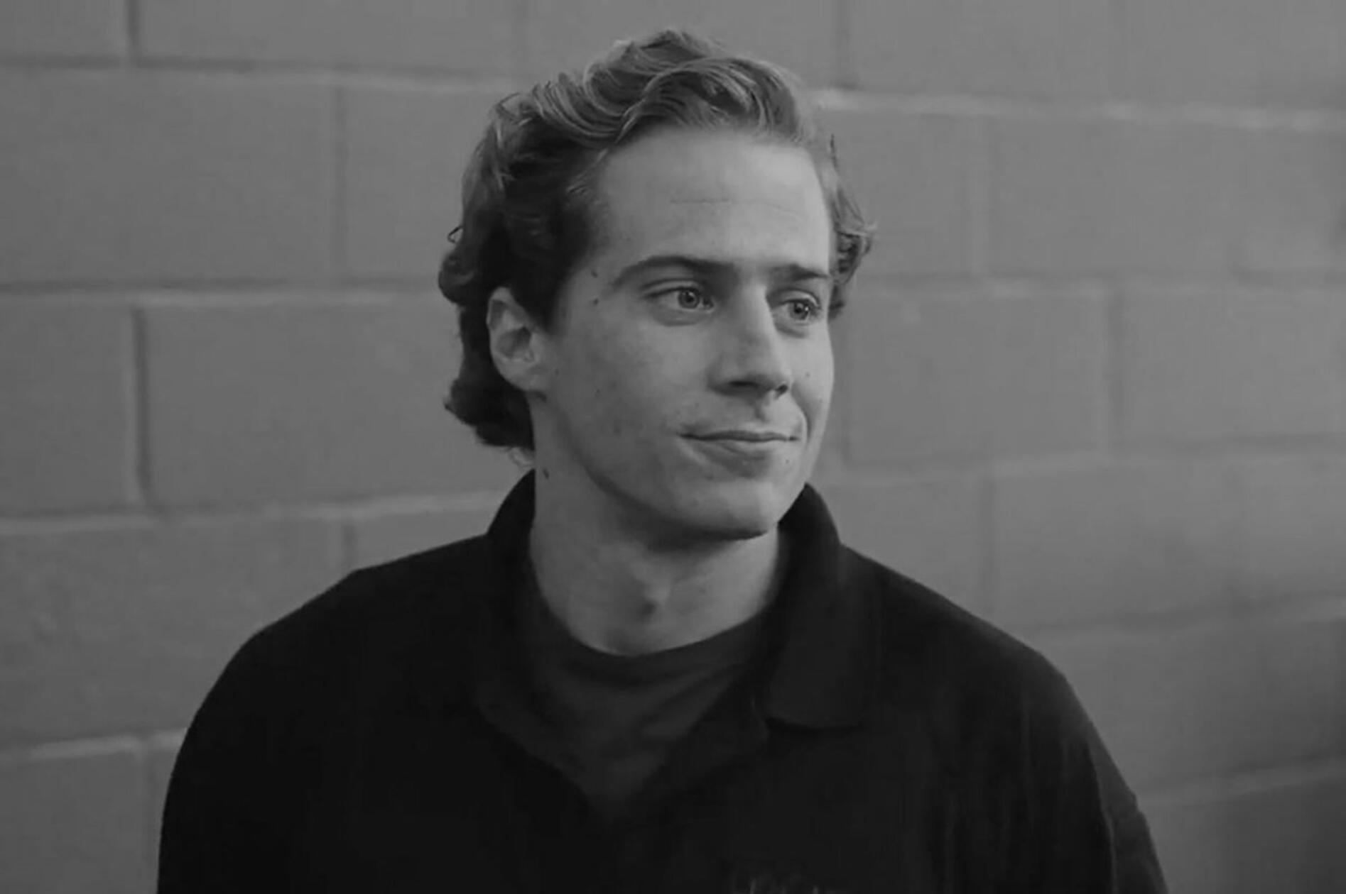 Der Schauspieler Keller Fornes, der unter anderem aus der Serie "The Walking Dead" bekannt ist, starb bereits am 19. Dezember 2024 im Alter von nur 32 Jahren. Erst Anfang des Jahres 2025 wurde sein Tod öffentlich bekannt, weshalb sich seine Fans auch erst Anfang 2025 von ihm verabschieden konnten.