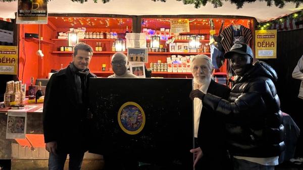 Aného Stand Markt der Partnerstädte Bildübergabe 2