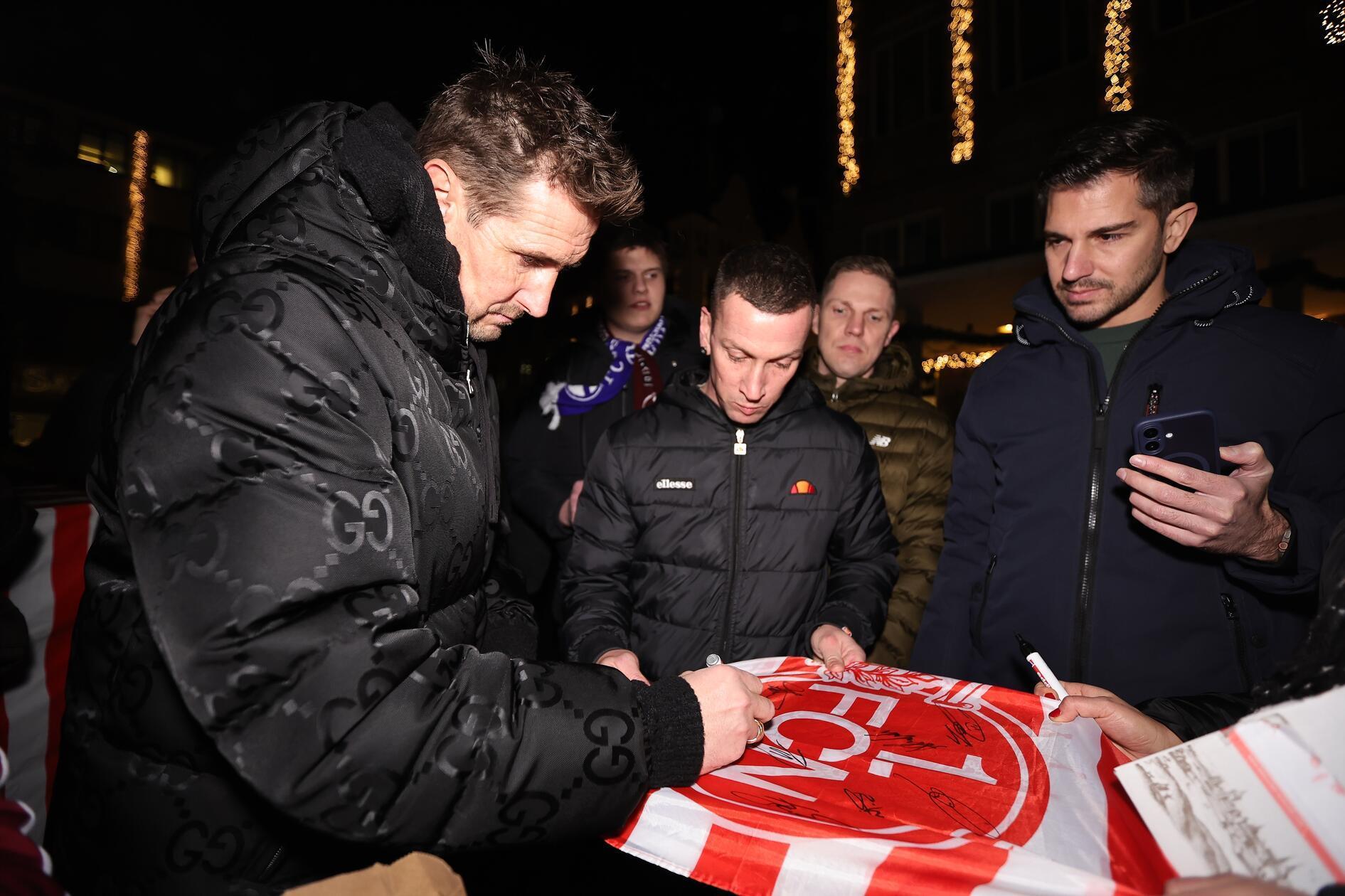 Für eine spontane Autogrammstunde ist ebenfalls Zeit.