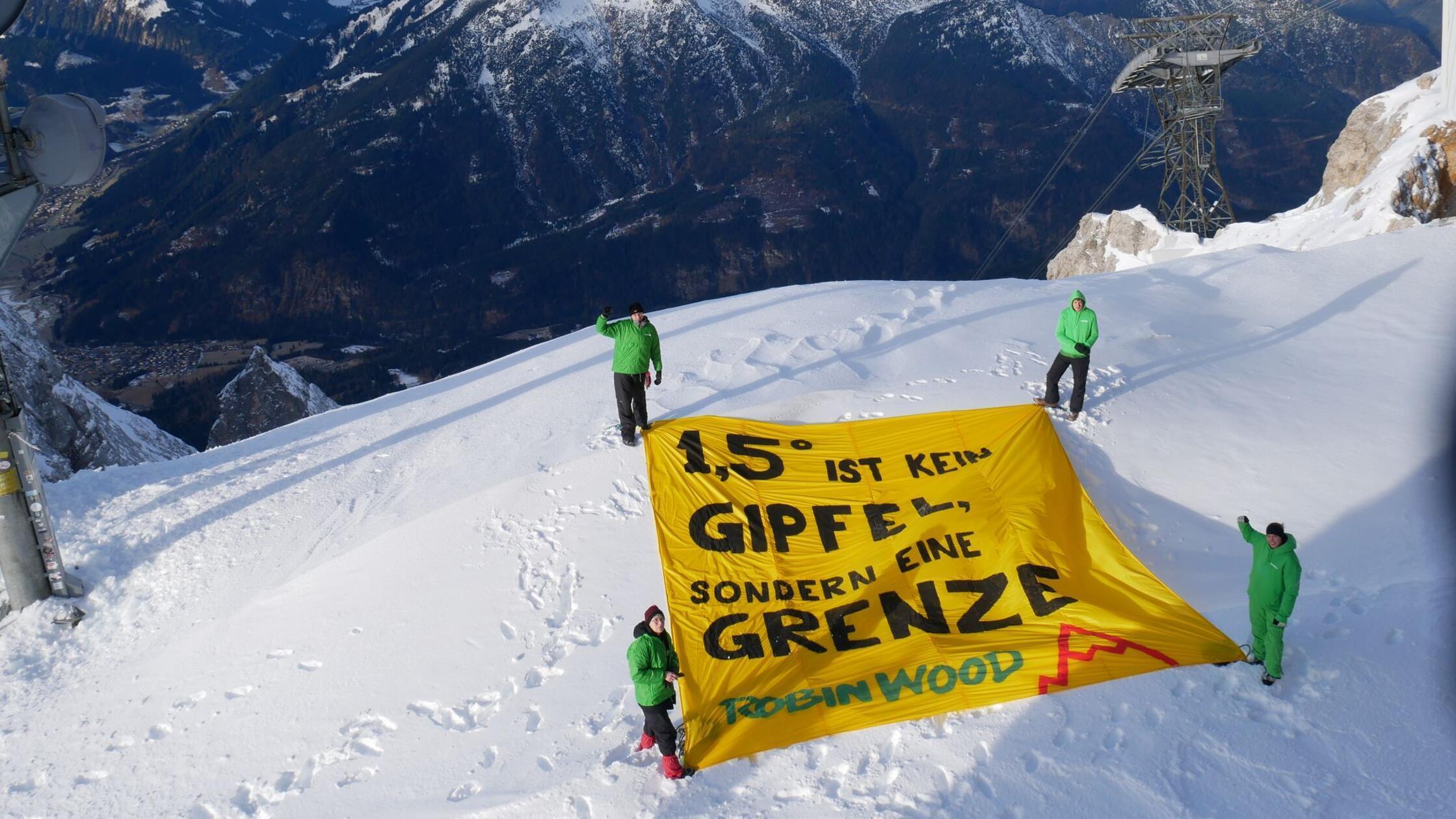 Aktivisti z demonstracijo na Zugspitze opozorili na desetletnico podnebnega sporazuma