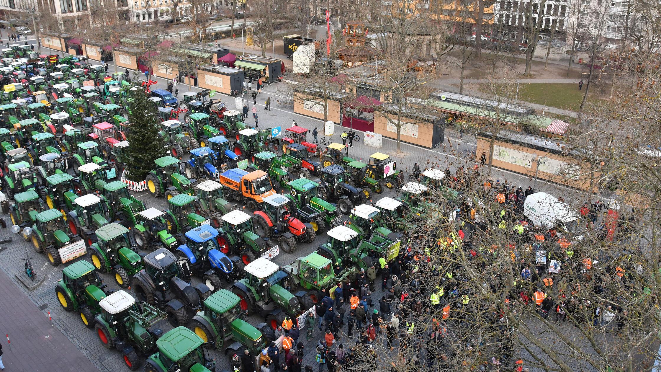 Butterpreise-und-billige-Importware-Bauern-k-ndigen-Proteste-an-auch-in-Franken