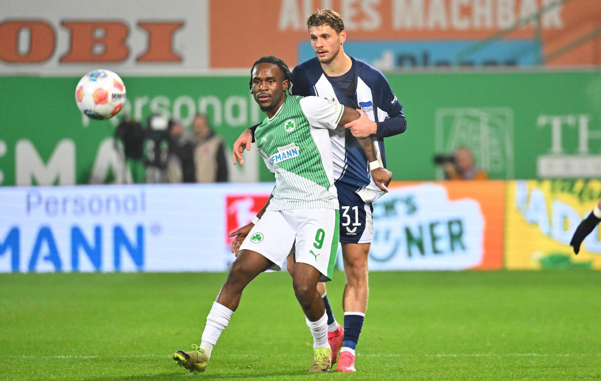 Zurück aus der Kabine ist das Kleeblatt direkt am Drücker. In der 50. Spielminute setzt sich Futkeu alleine auf der linken Seite durch, zieht an der Grundlinie in Richtung Berliner Tor. Seine Ablage in den Rücken der Abwehr verpasst der mitgelaufene Klaus aber etwas ungelenk.