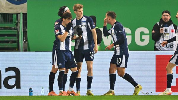 Doch die Hertha ist mit dem Unentschieden nicht zufrieden - und kommt kurz drauf wieder in Führung. Erneut ist es Schuler, der diesmal nach Zuspiel von Karbownik in der Drehung am Fünfer-Eck fallend flach unten links Schlieck überwindet.