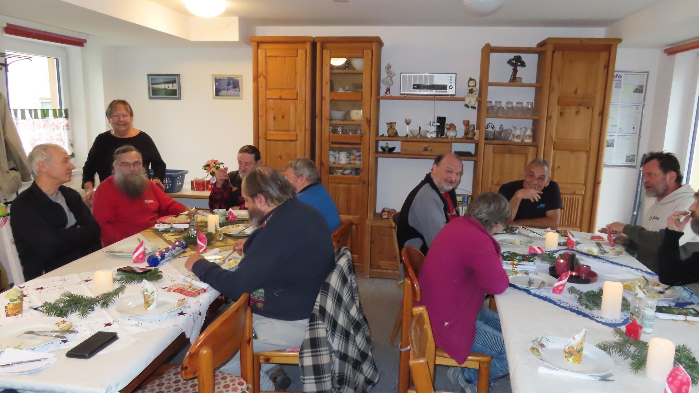 Ein-Schwabacher-Engel-sagt-leise-Servus-Marianne-Lachmann-sucht-dringend-Nachfolgerin