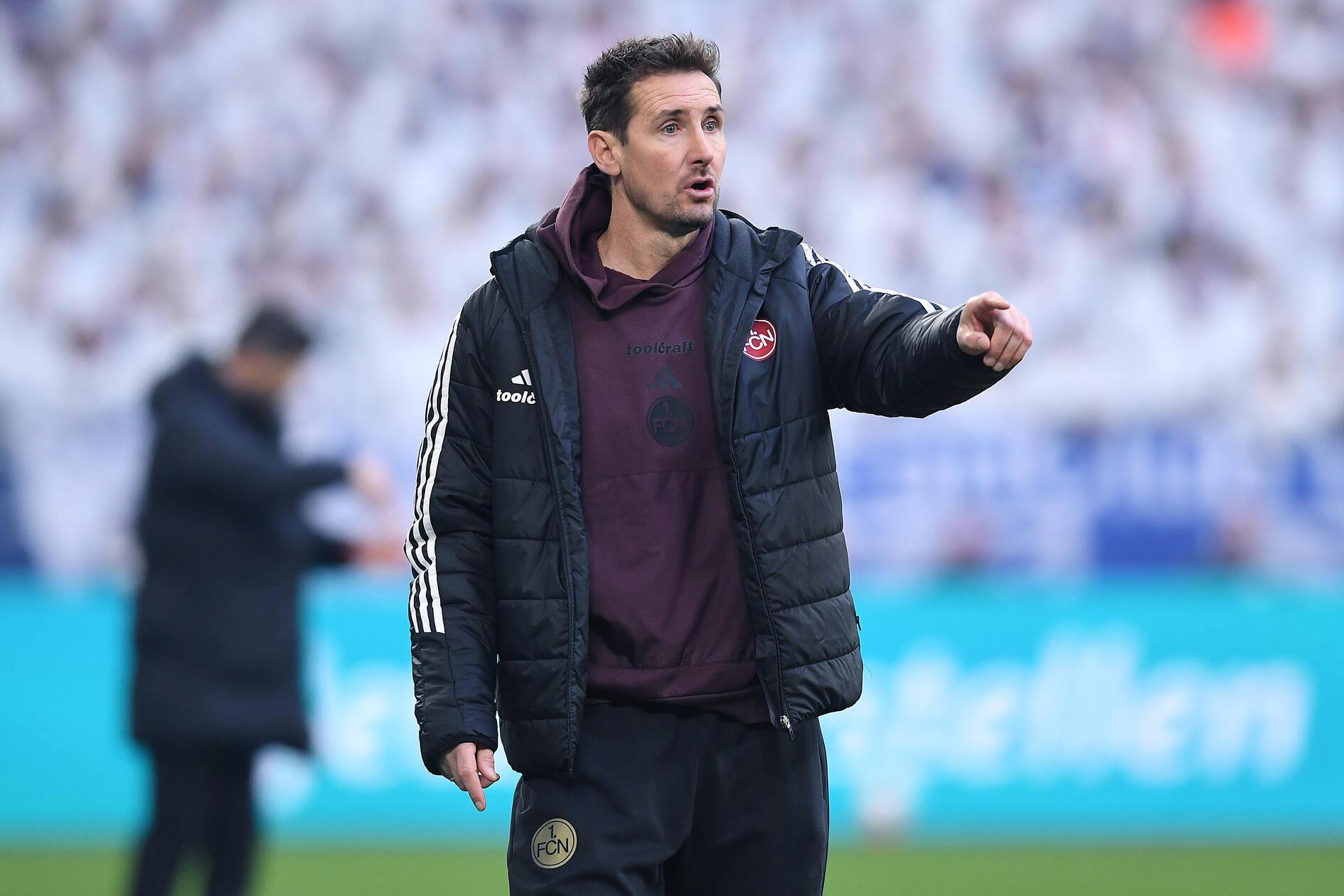 Club-Trainer Miroslav Klose nimmt im Vergleich zum 2:2 im Frankenderby zwei Änderungen in der Startelf vor.