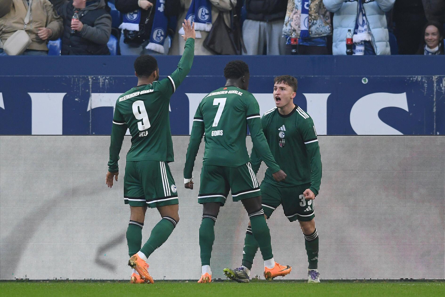 Vitalie Becker erzielt in der 52. Minute das 1:0 für die Knappen.