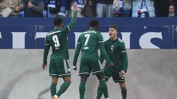 Vitalie Becker erzielt in der 52. Minute das 1:0 für die Knappen.