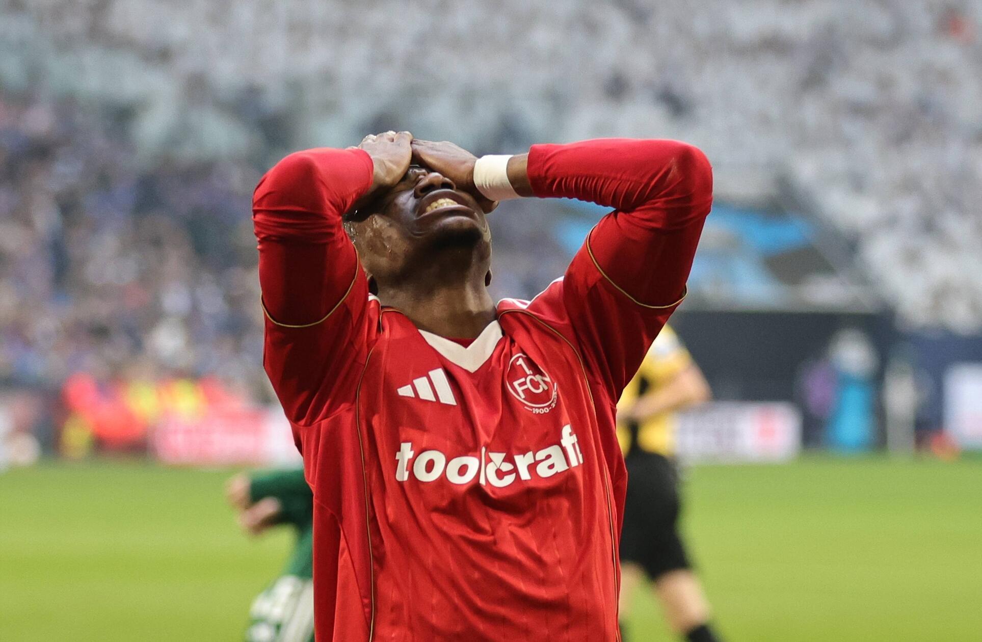 Erst in der 81. Minute kommt der Club wieder gefährlich vor das Schalker Tor. Mohamed Alì Zoma zieht aus 17 Metern ab. Sein Schuss wird von Nikola Katić abgefälscht und geht am Tor vorbei.