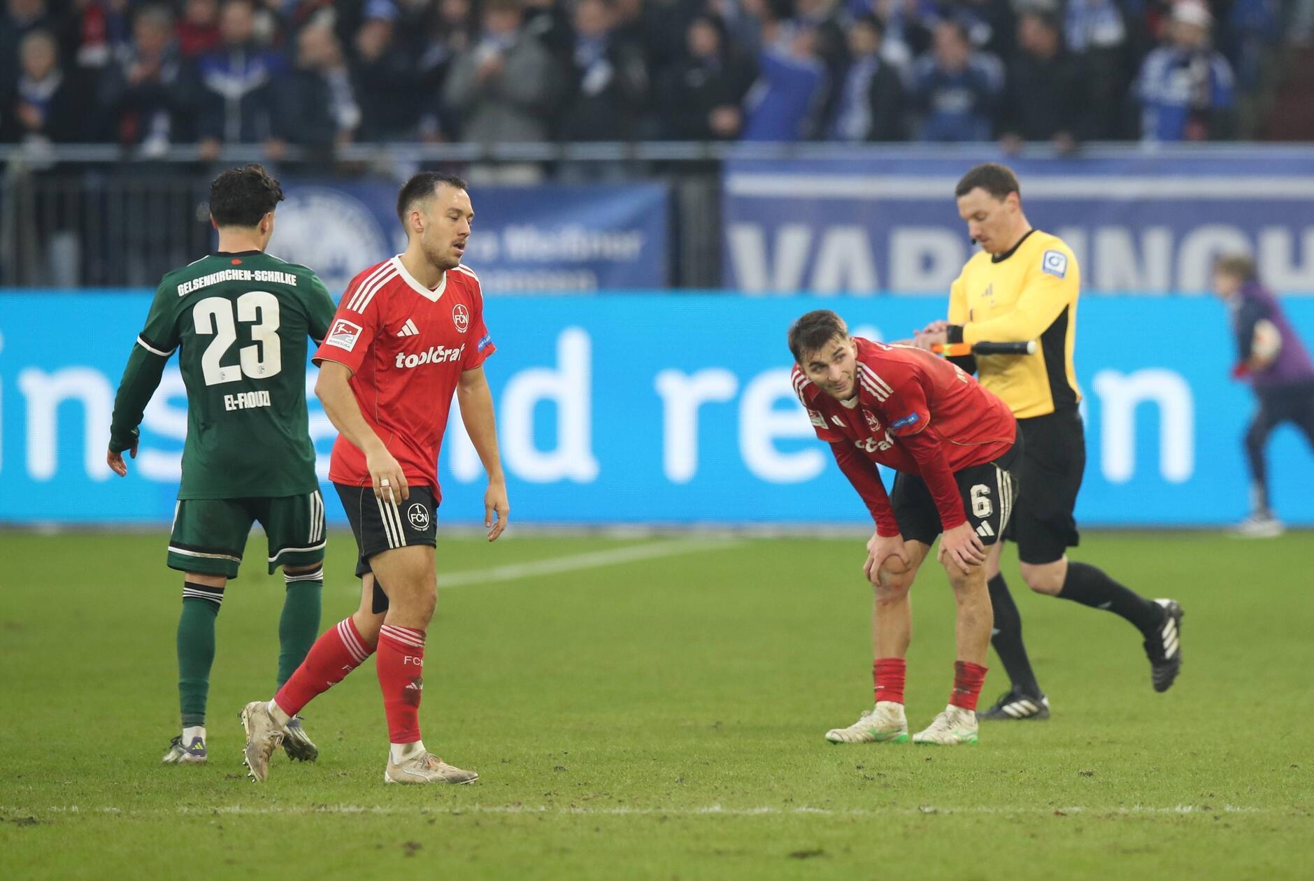 Am Ende bleibt es in einem Duell auf Augenhöhe beim 1:0 für Schalke 04.