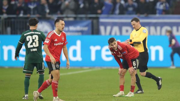 Am Ende bleibt es in einem Duell auf Augenhöhe beim 1:0 für Schalke 04.