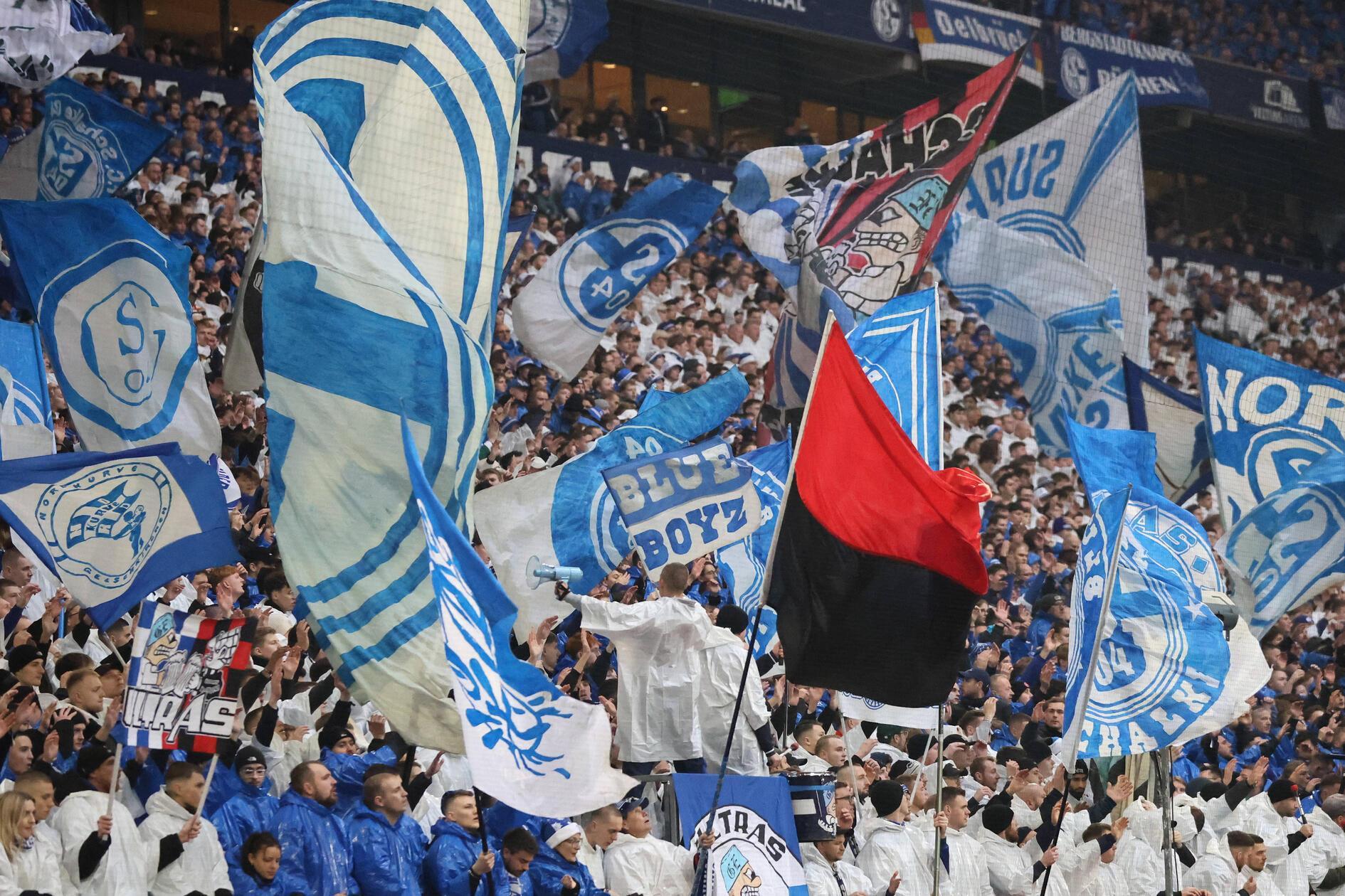 Am Ende durften die Schalker jubeln. Die Knappen gewannen 1:0 und sind damit Herbstmeister.