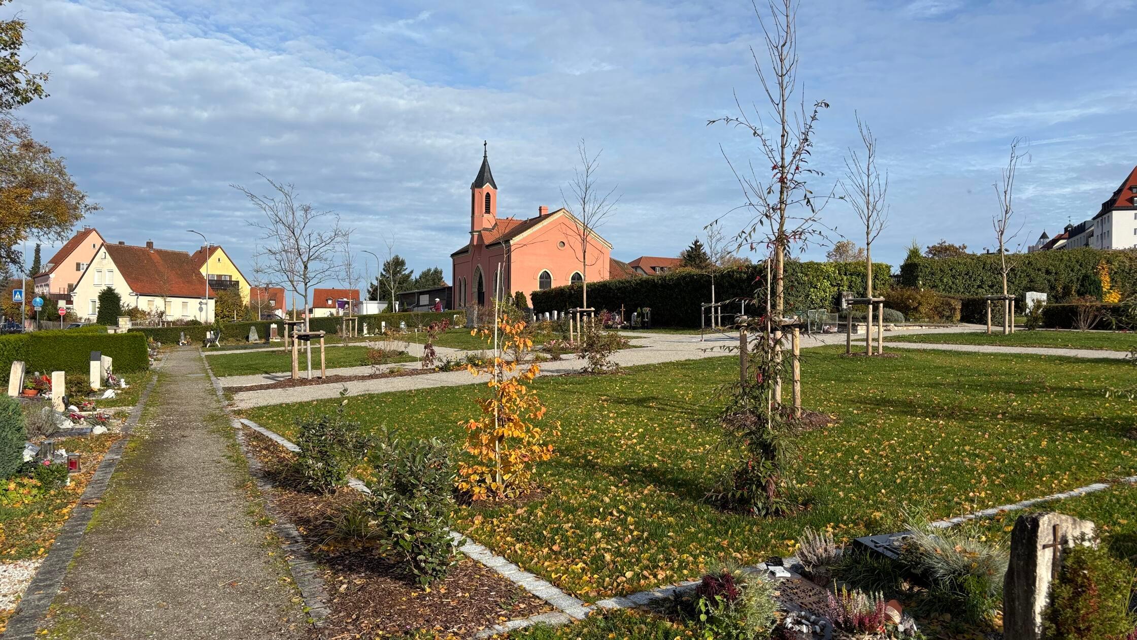 Warum-die-Friedh-fe-in-Gunzenhausen-mehr-zu-Parks-werden