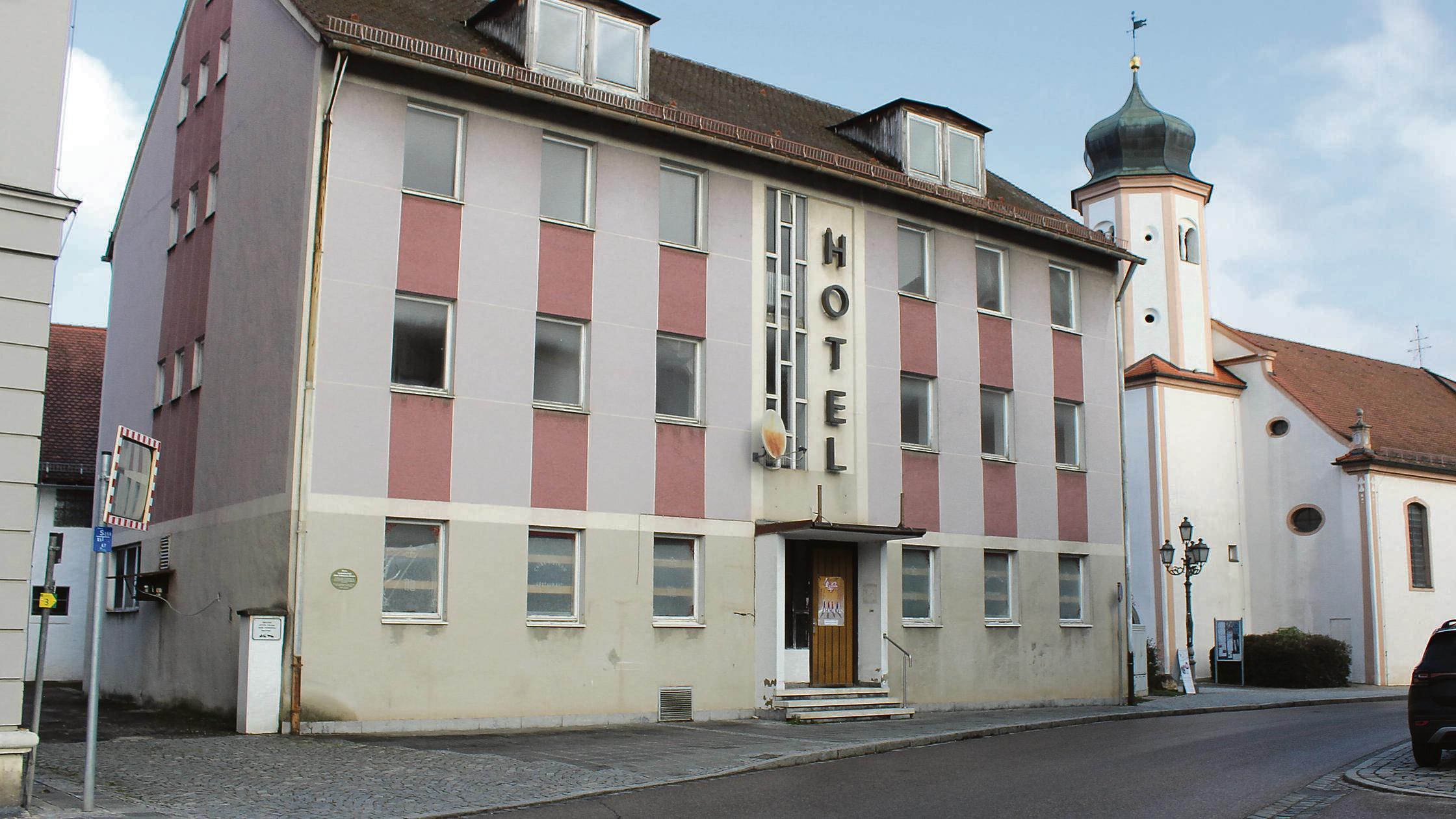 Abriss-statt-Sanierung-Warum-der-Schwarze-B-r-in-Treuchtlingen-verschwinden-soll