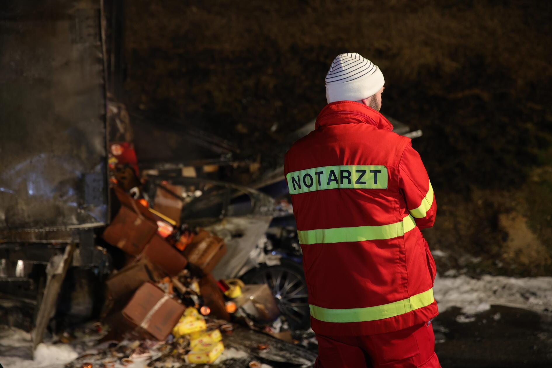 Die A9 musste in Fahrtrichtung München zunächst komplett gesperrt werden.