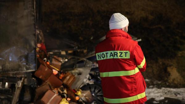 Die A9 musste in Fahrtrichtung München zunächst komplett gesperrt werden.