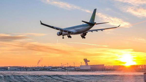 Frostiger-Sonnenaufgang-und-Aer-Lingus-Airbus-A330