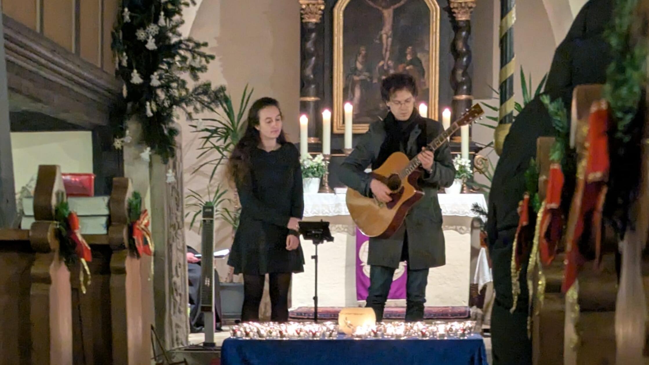 Gedenken-in-Neuhaus-Lichtergottesdienst-f-r-verstorbene-Kinder