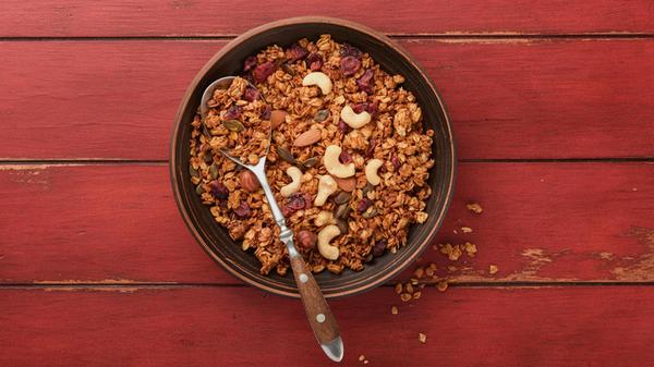 Hausgemachte Müsli mit griechischem Joghurt oder M
