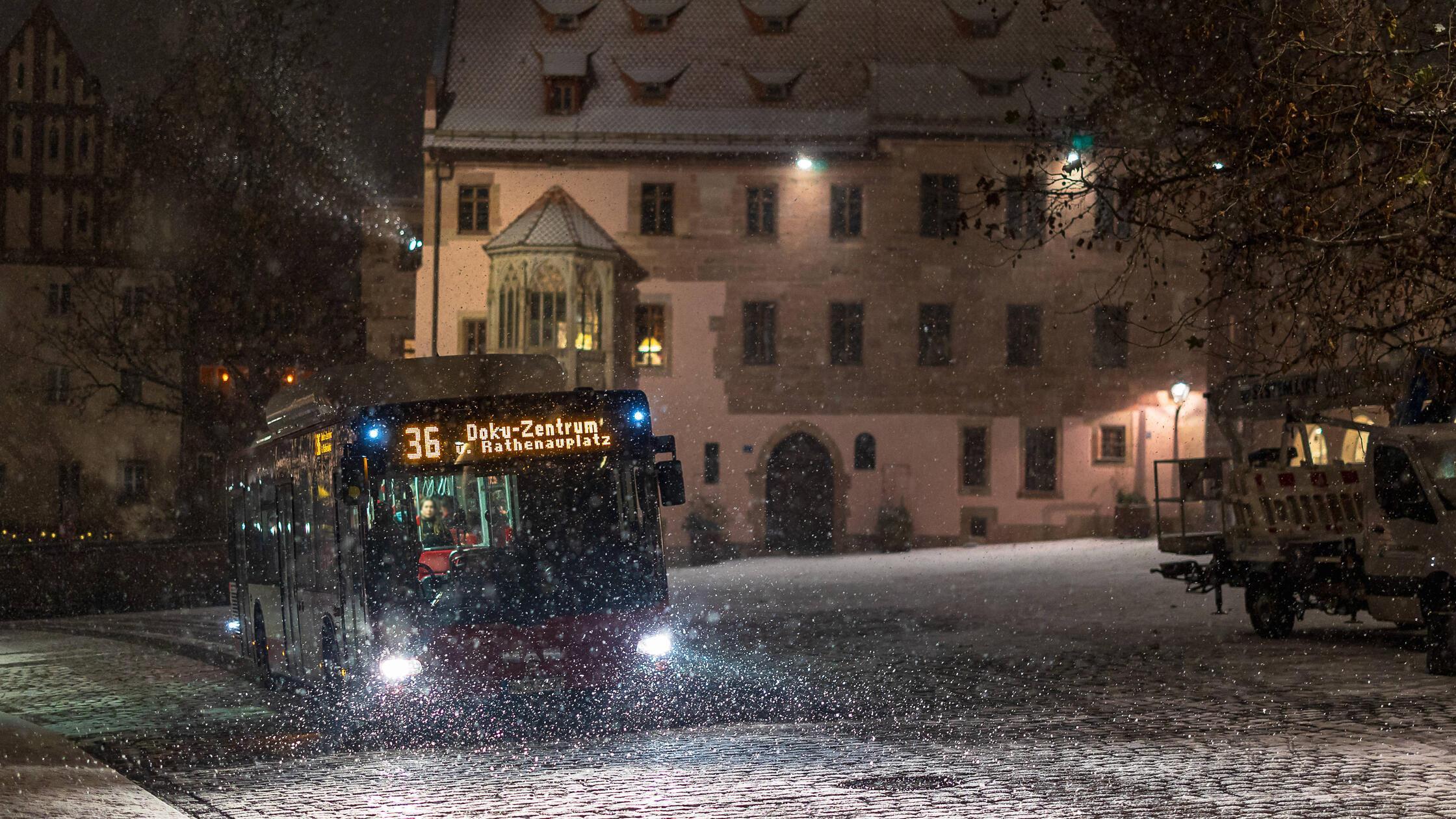 Abendlicher Schneefall in der Nürnberger Altstadt,