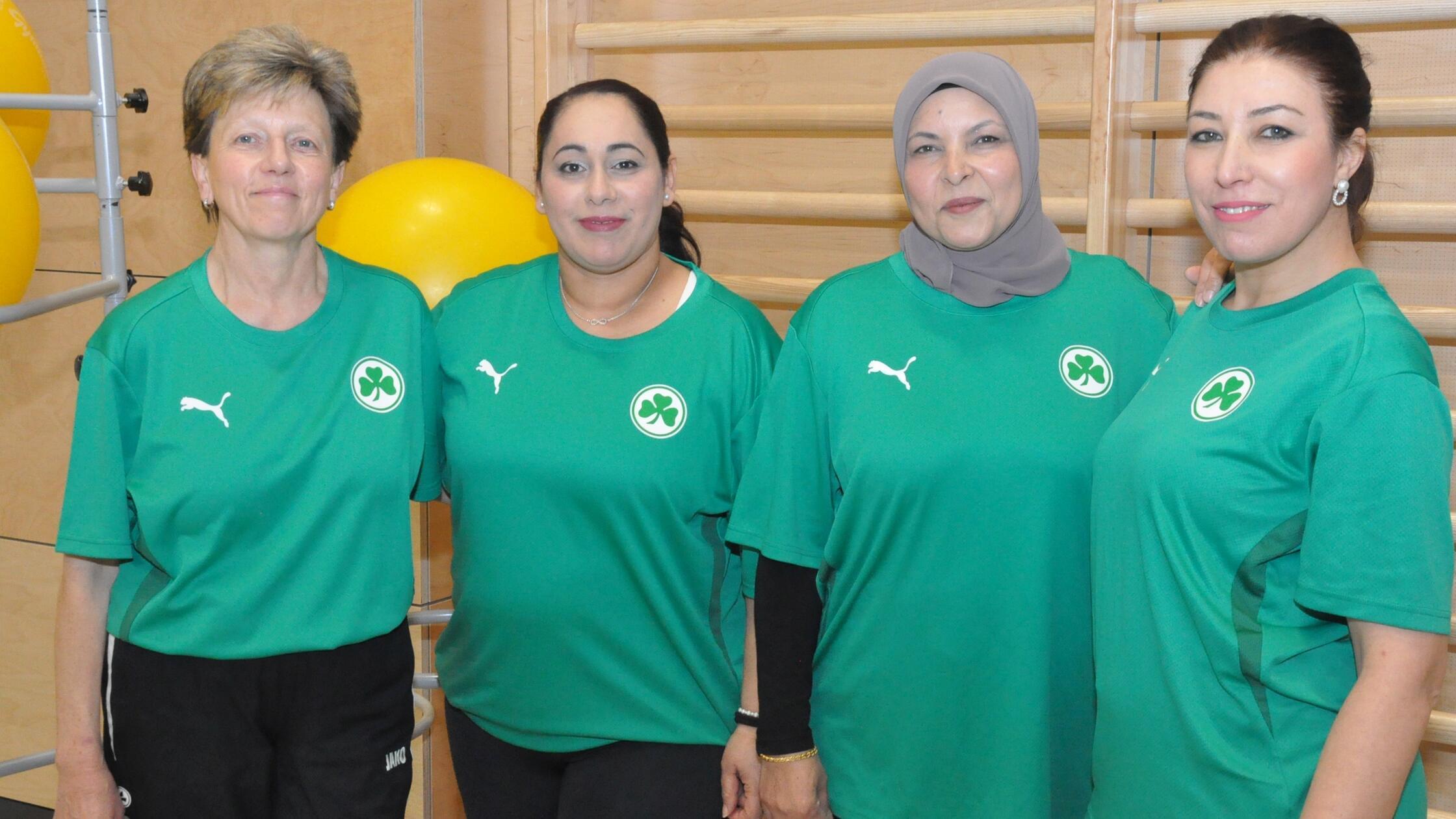Situation gagnant-gagnant : des femmes du monde entier s’occupent des enfants qui font de la gymnastique à Cloverleaf