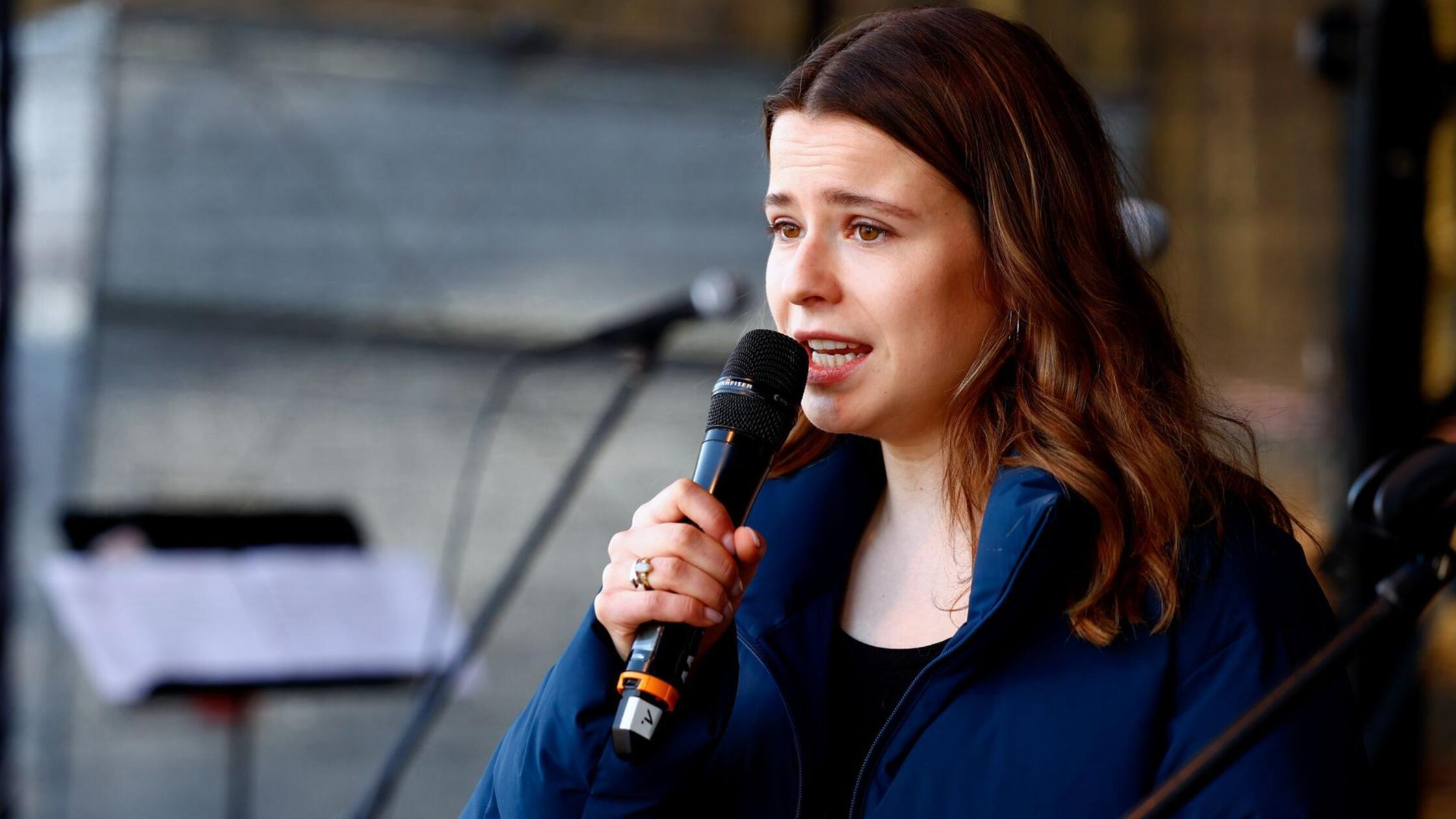 „Kann da jetzt nicht losheulen“: Luisa Neubauer spricht über den Tod ihres Vaters