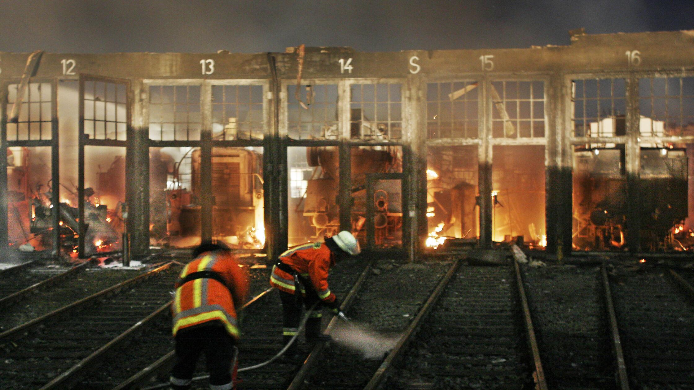 -H-tte-ich-was-besser-machen-k-nnen-Einsatzleiter-ber-den-Lokschuppenbrand-in-N-rnberg