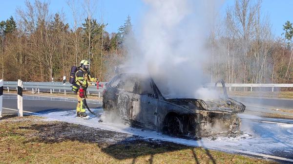 Ausgebranntes Auto bei Rednitzhembach