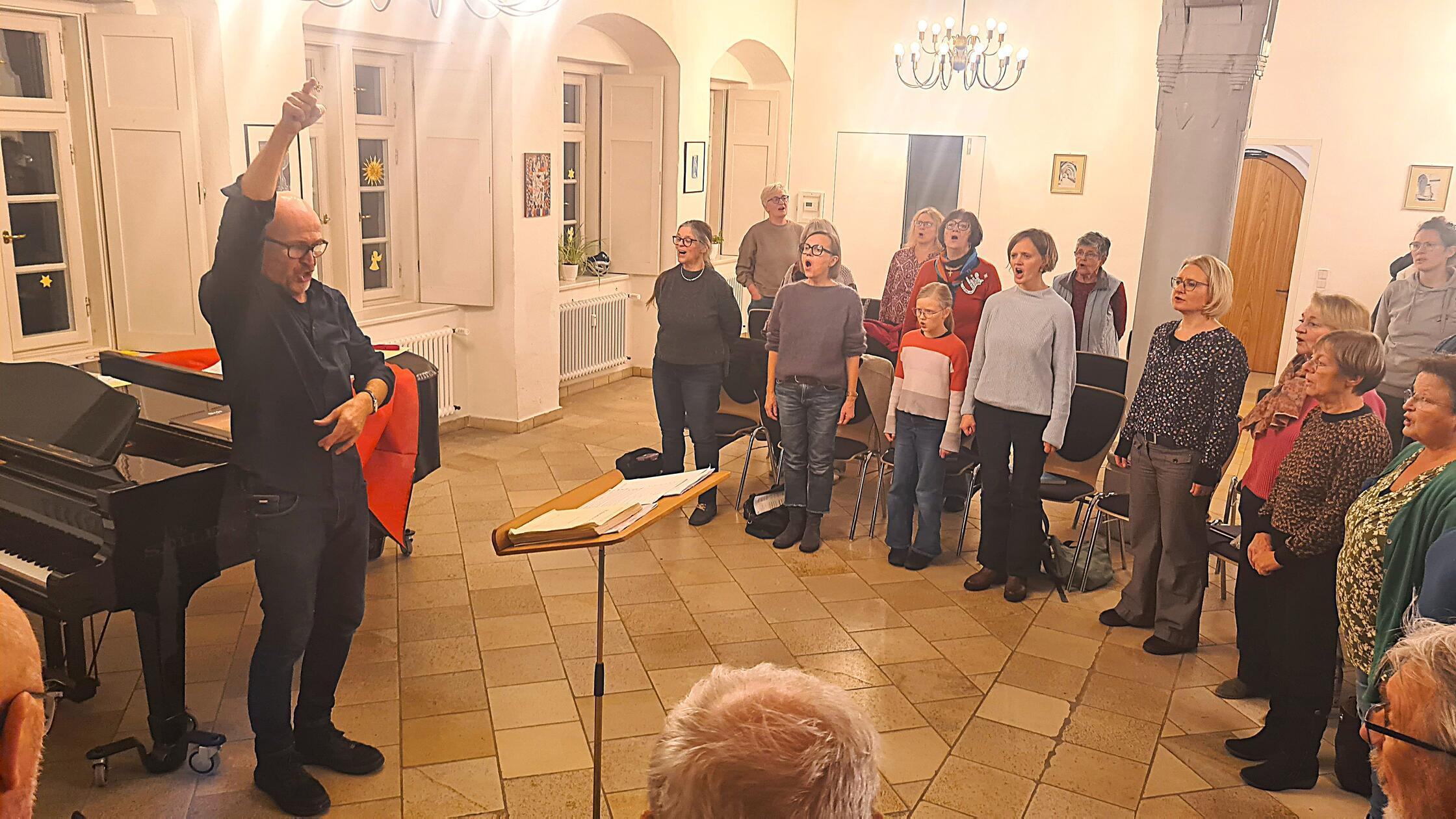 Beliebter-Kantor-S-nger-Dirigent-Markus-Simon-schl-gt-die-letzten-Takte-in-Langenzenn