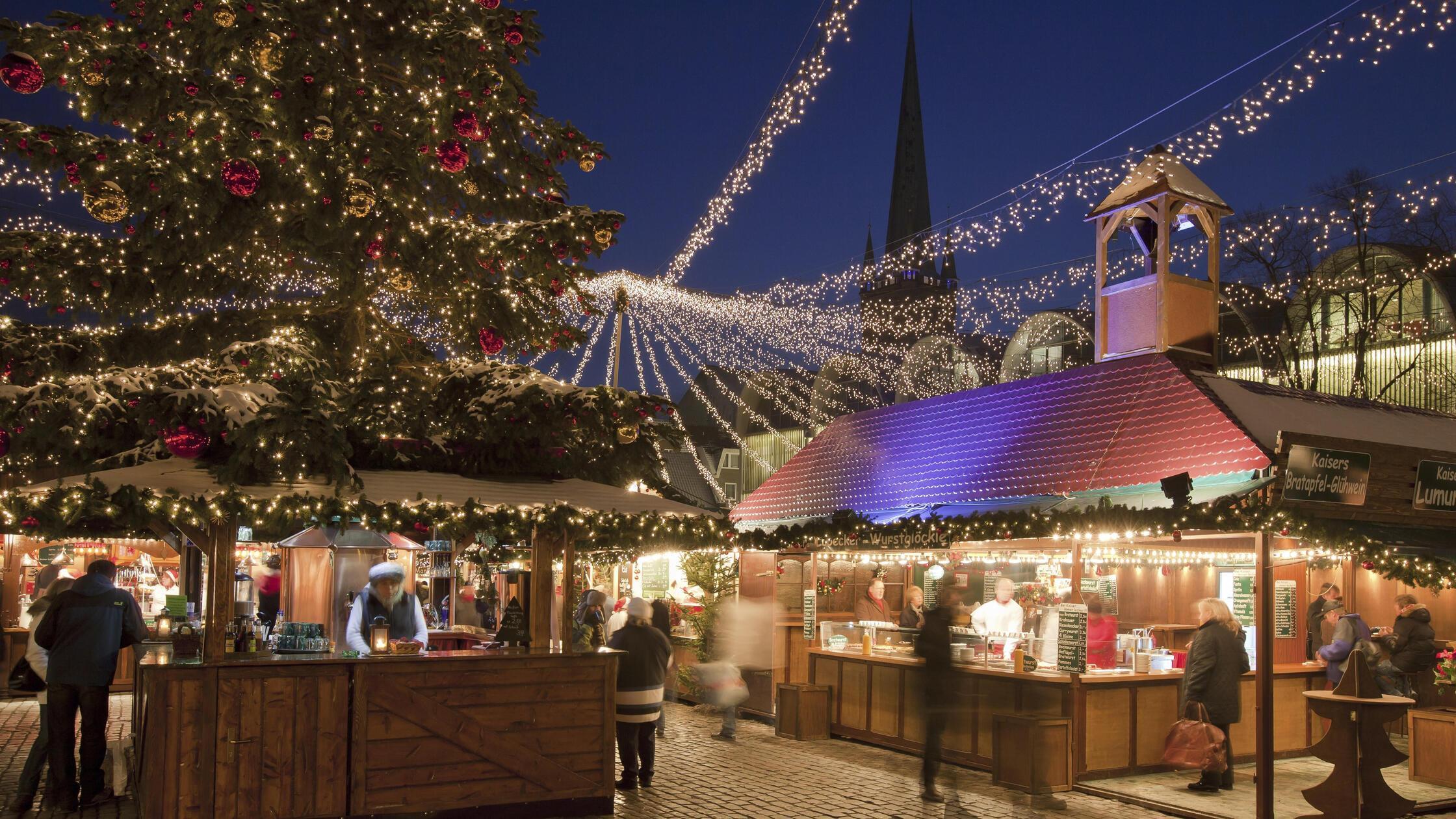 Weihnachtsmarkt in der Hansestadt Lübeck, Deutschl
