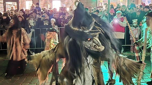 Oberpfälzer Schlossteufel am Weihnachtsmarkt Neuma