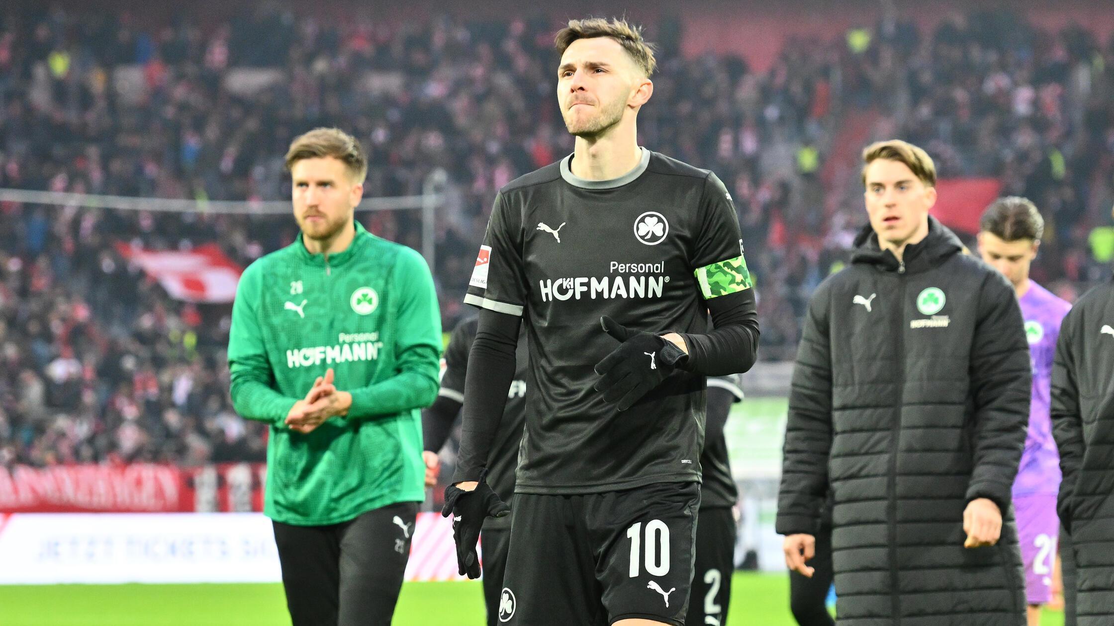 Die-Hinrunde-in-90-Minuten-Wie-die-F-rther-nicht-nur-sich-und-ihren-Trainer-entt-uschten