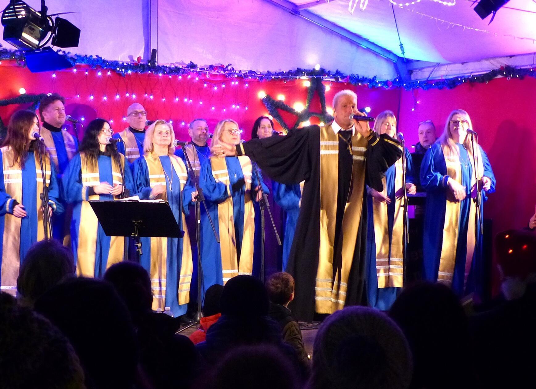 Jede-Menge-Schwung-Bilder-vom-vierten-Wochenende-des-Weihnachtsmarkts-Hersbruck