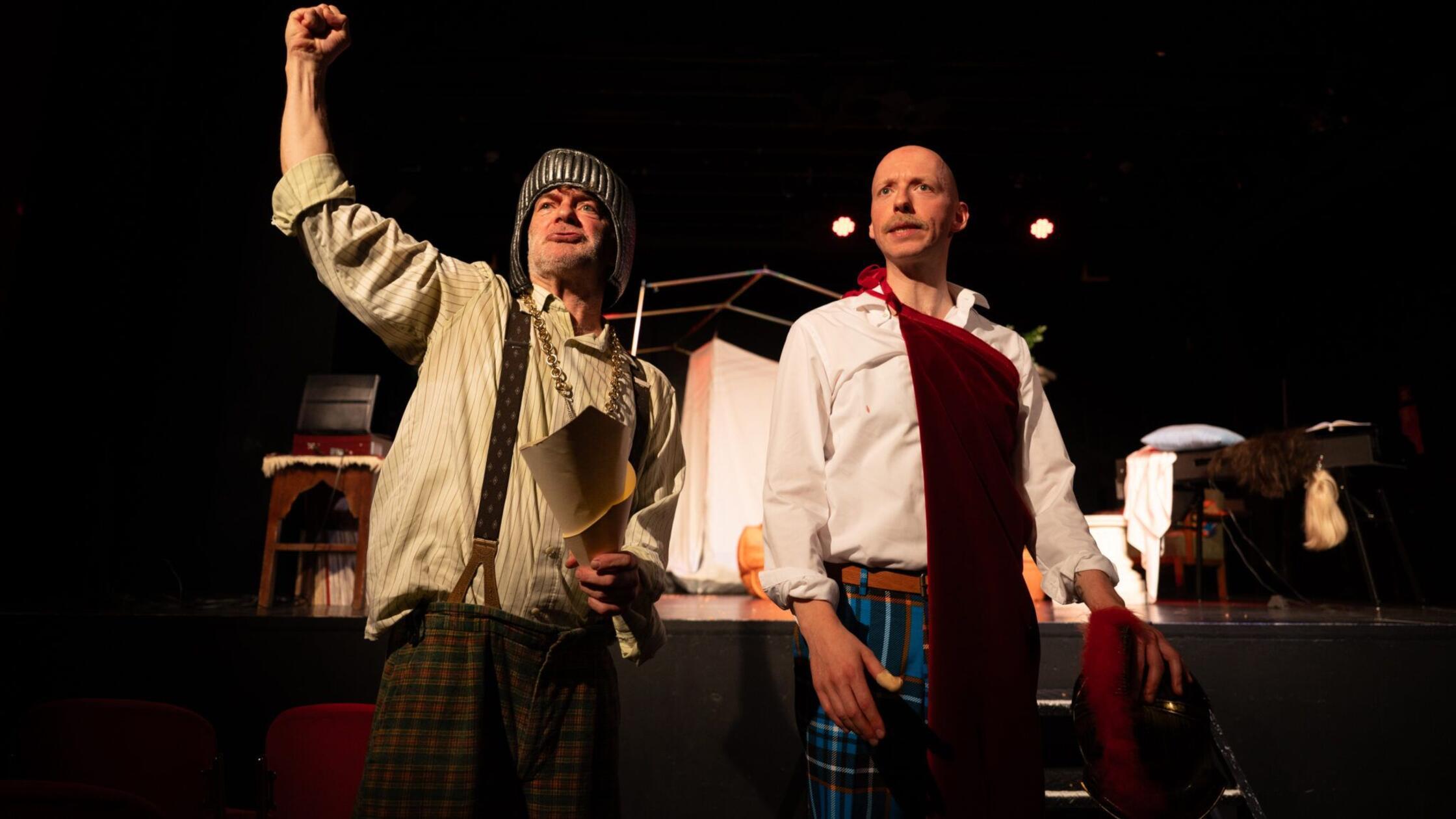 Very-british-W-rttembergische-Landesb-hne-Esslingen-mit-satirischer-Weihnachtsgeschichte