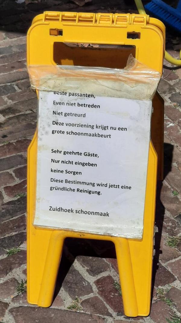„Auf Zierikzee (Niederlande) ist uns vor einer öffentlichen Toilette am Hafen dieser Aufsteller aufgefallen“, schreiben Bettina und Klaus Sterzel aus Feucht.