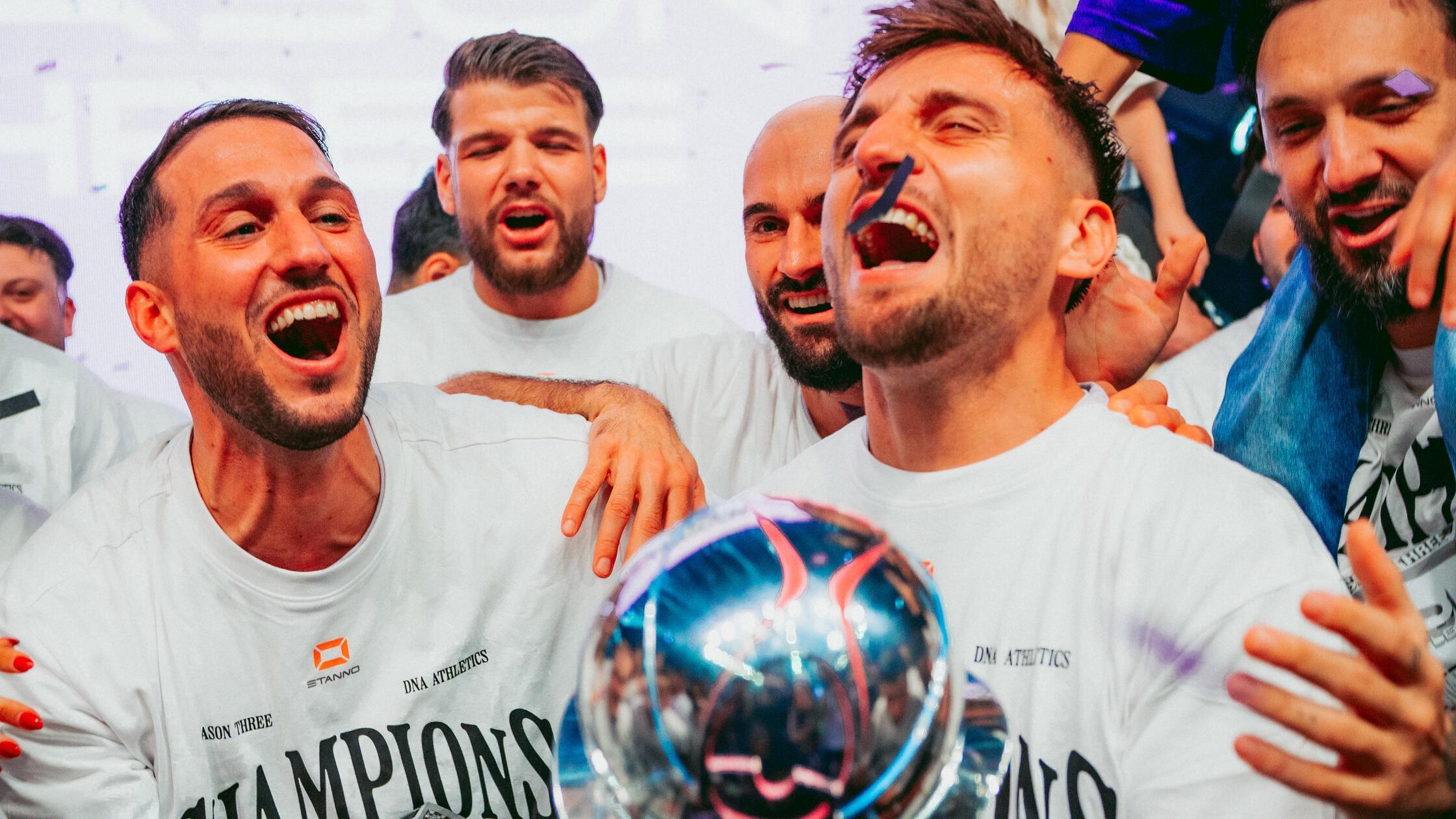 Gewinn-der-Icon-League-Kreisliga-Kleinfeld-WM-ber-das-verr-ckte-Jahr-von-Dominik-Ammon