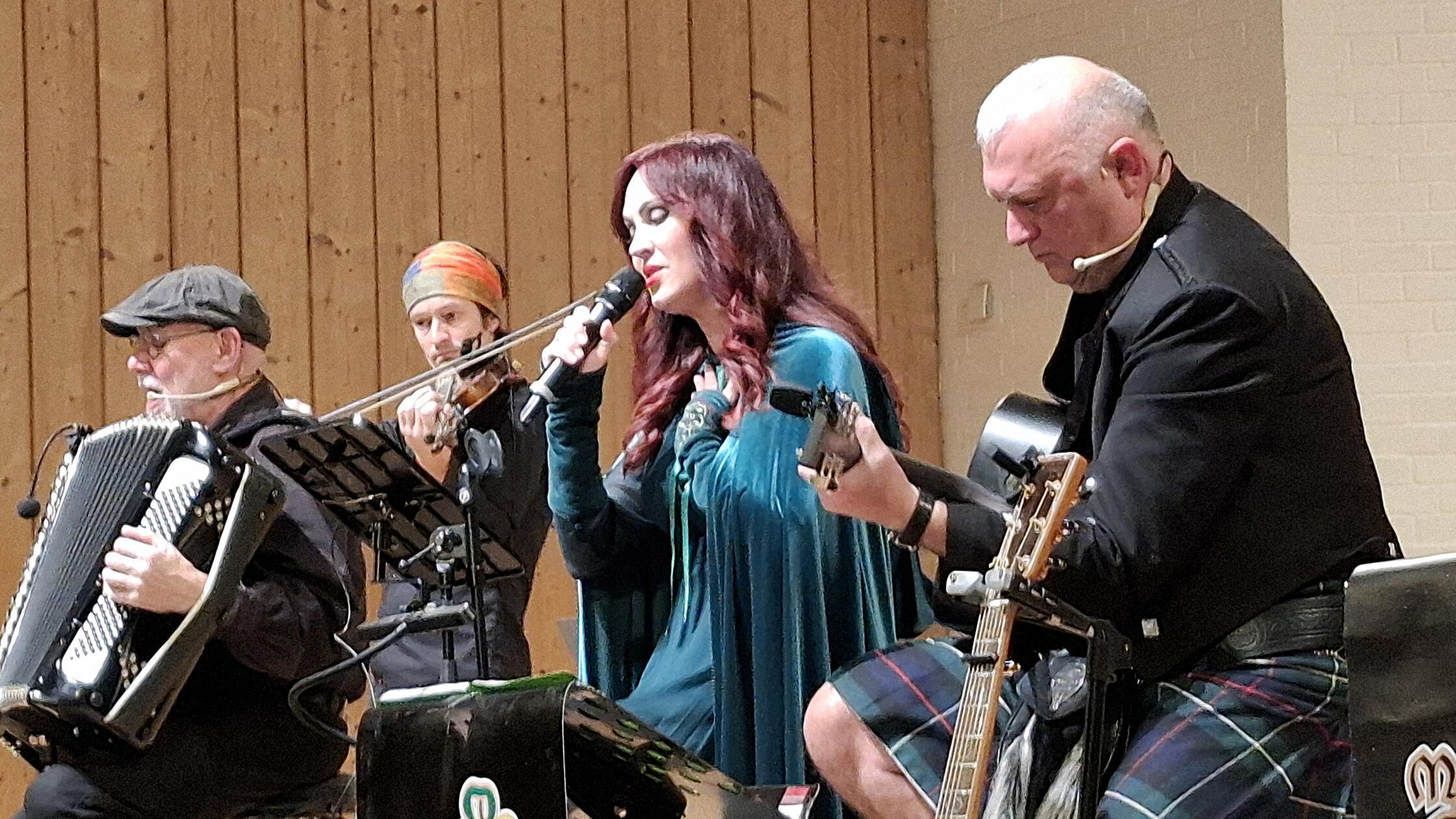 Die tolle Sängerin Viktoria Lein verstärkte "Mac C