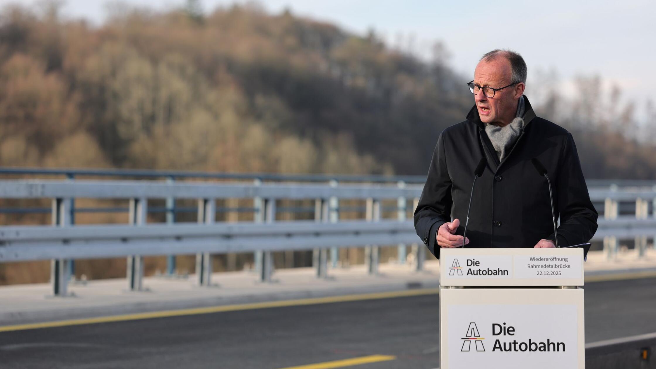 Merz gibt neue Brücke in Lüdenscheid nach vier Jahren frei