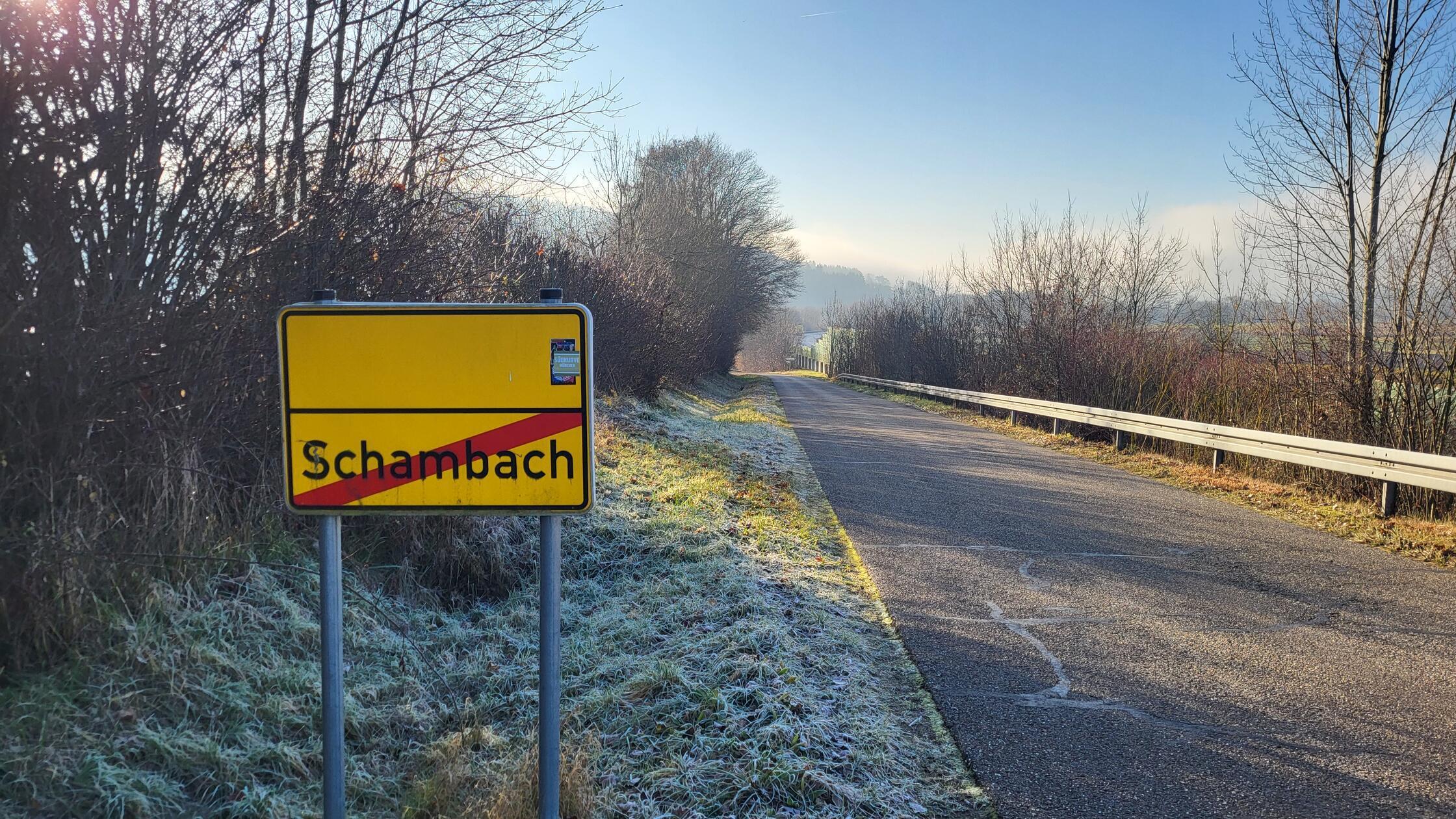 Mit-Tempo-100-ber-den-Radweg-Gef-hrliche-Schilderl-cke-bei-Treuchtlingen