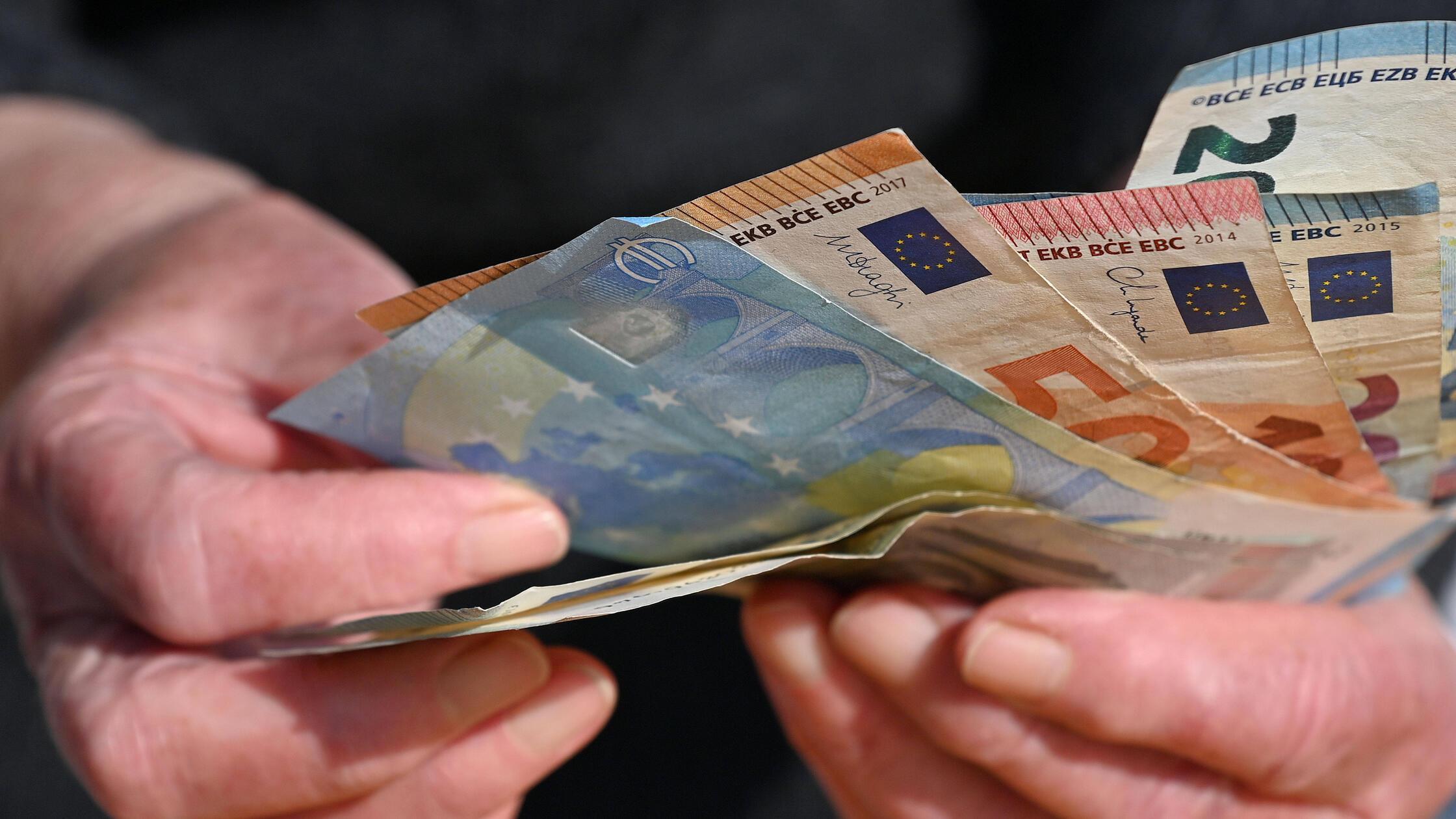 Bin-ich-reich-Ab-welchem-Einkommen-Sie-zur-Oberschicht-geh-ren