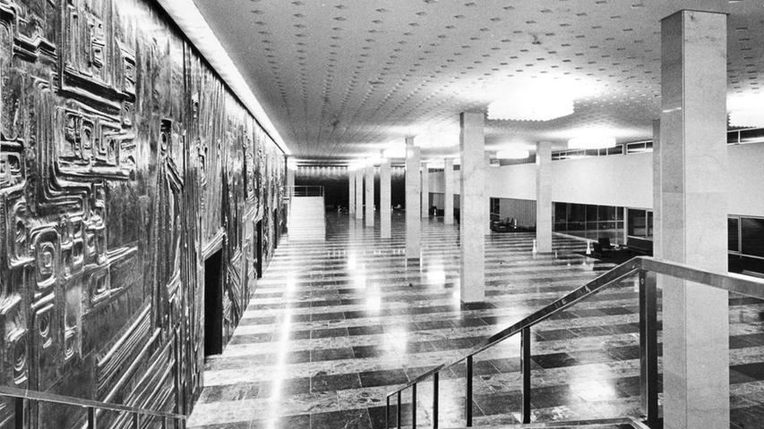 Kommt Ihnen der Anblick bekannt vor? Das Foyer 1963 – seither durfte nichts verändert werden. Foto: Ulrich