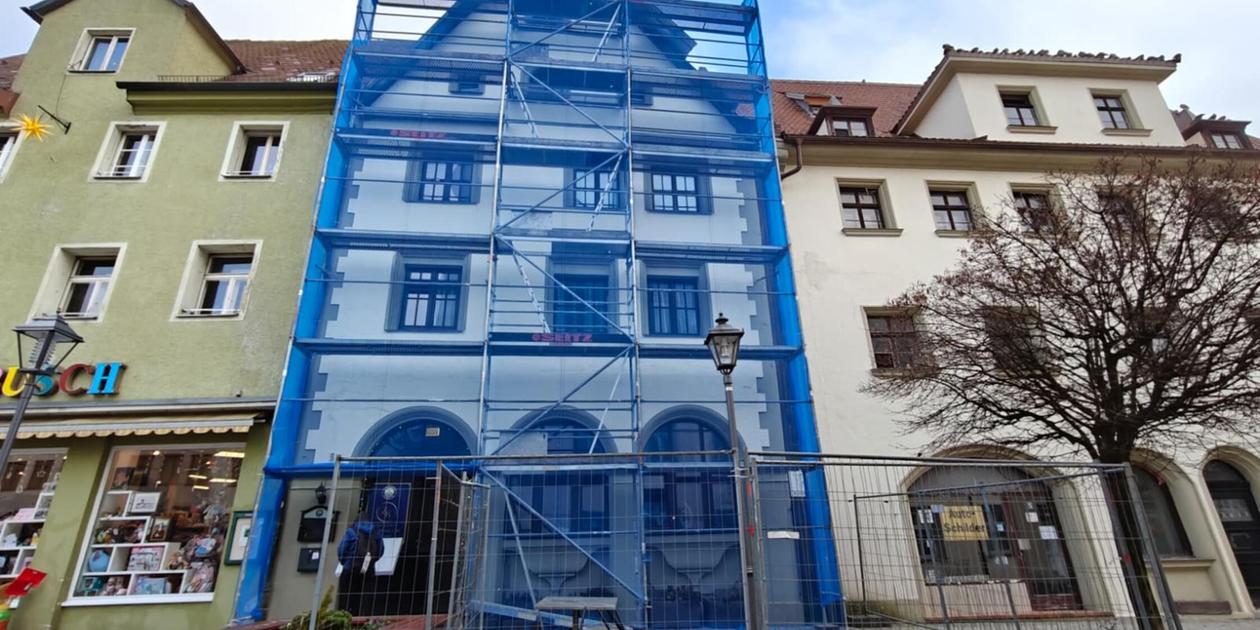Emergency roofing on the market square: District office assumes ...