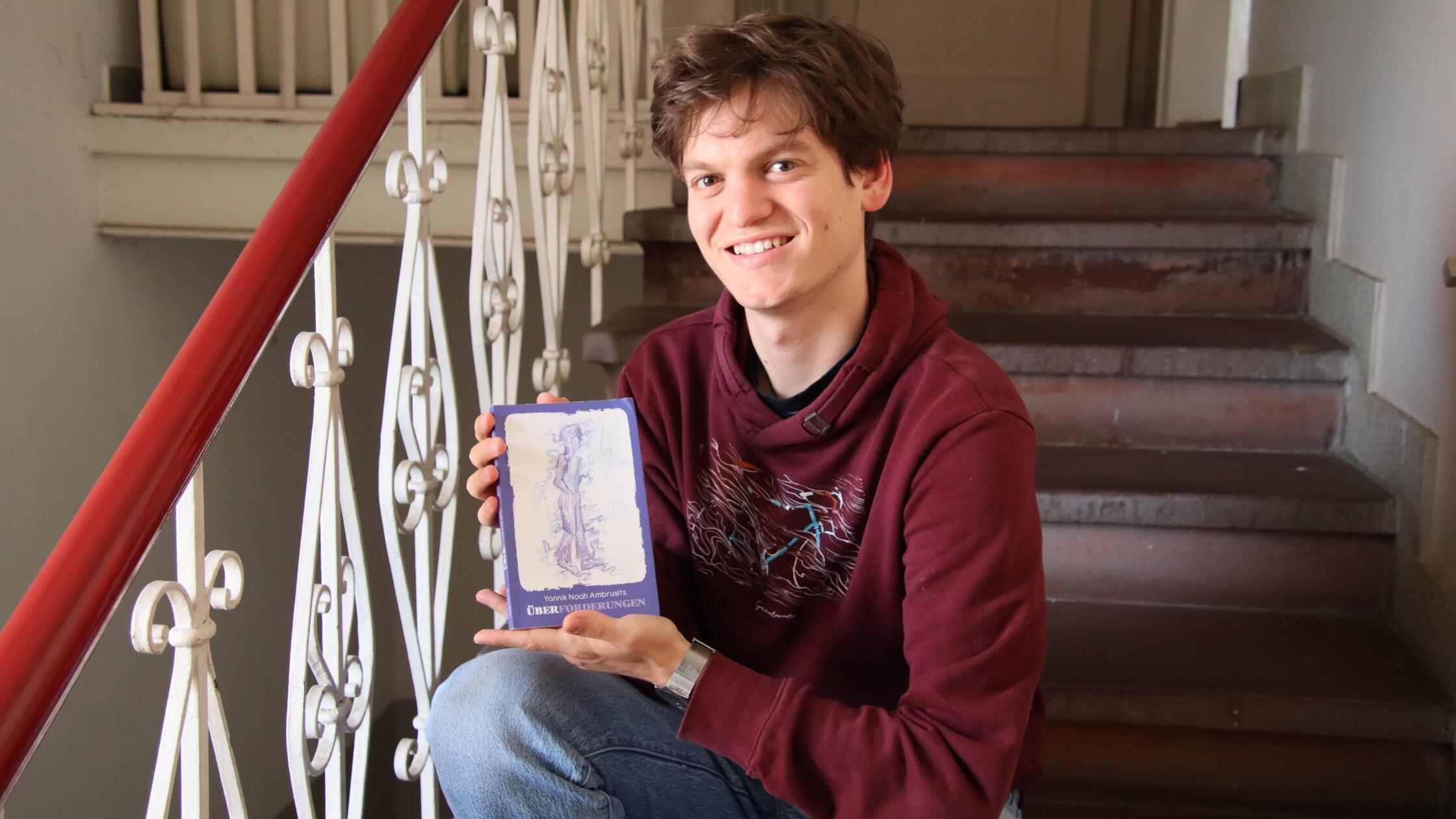 Wie-man-erwachsen-wird-Der-Erlanger-Poetry-Slammer-Yannik-Ambrusits-und-sein-erstes-Buch