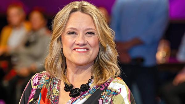 Comedienne Lisa Feller hat sie alle auf Lager - diese wunderbar schrägen Alltags-Knaller. Mit frecher Zunge haut die Kabarettistin einen Schenkelklopfer nach dem anderen raus. Am Donnerstag, 22. Januar, bespaßt die Künstlerin das Publikum im Z-Bau Saal. Ab 20 Uhr heißt es "Schön für Dich!".