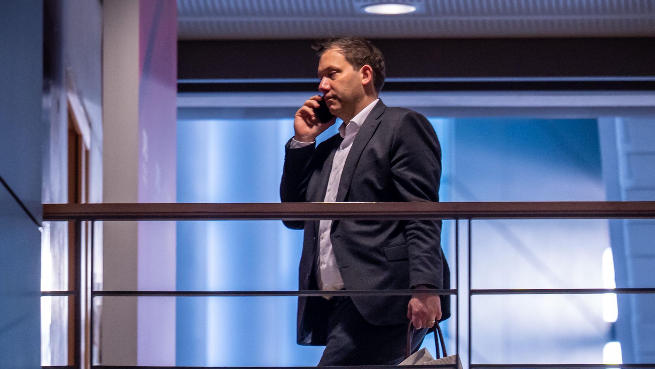 Klingbeil-verzichtet-an-Weihnachten-auf-das-Handy