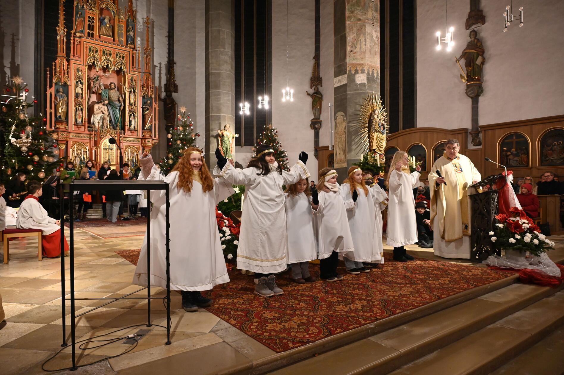 Kinder-zeigten-beeindruckendes-Krippenspiel-im-M-nster