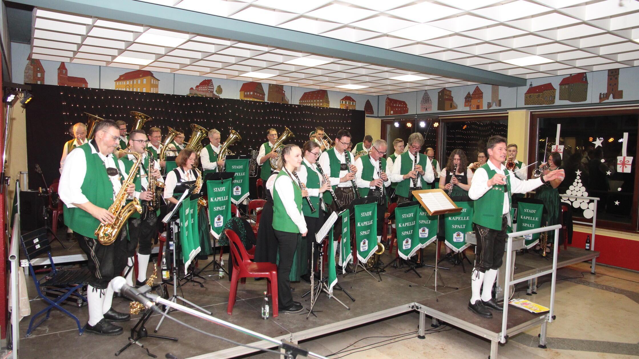 Verschollener-Marsch-kehrt-zur-ck-Spalter-Stadtkapelle-spielt-St-ck-nach-50-Jahren-wieder