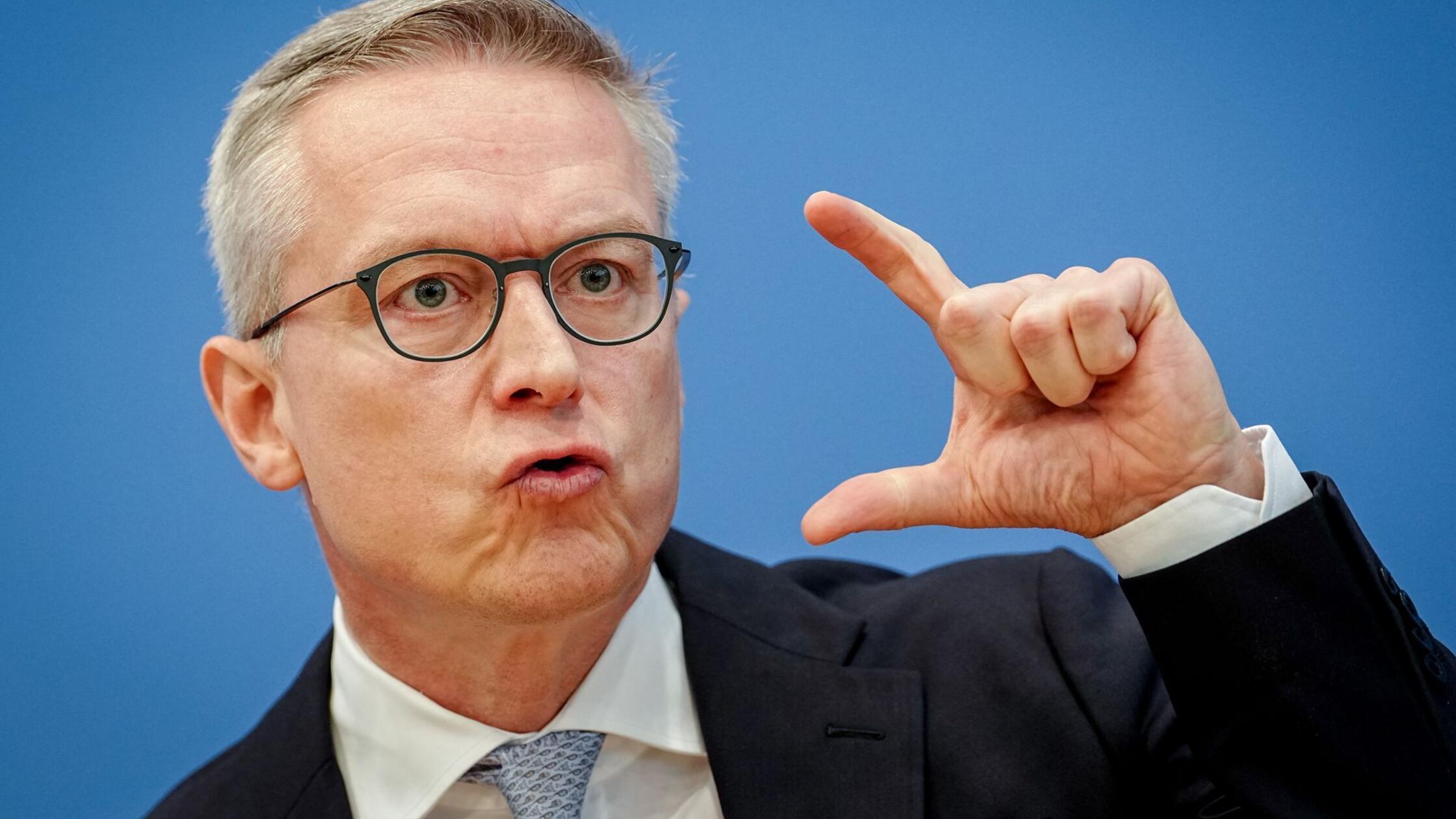 Bundesdigitalminister für Social-Media-Sperre für Kinder