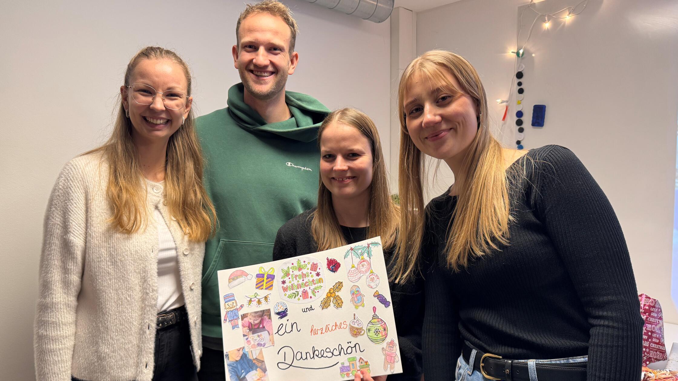 Aktion-Siemens-Mitarbeitende-aus-F-rth-verteilten-Geschenke-an-soziale-Einrichtungen