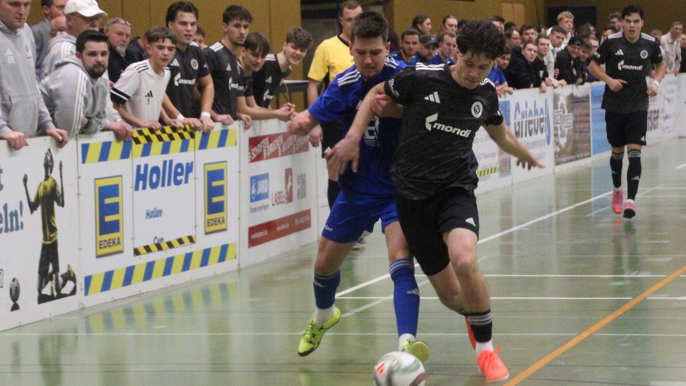 32-Mitternachtsturnier-des-TSV-Wassertr-dingen-U19-der-SpVgg-Ansbach-berrascht